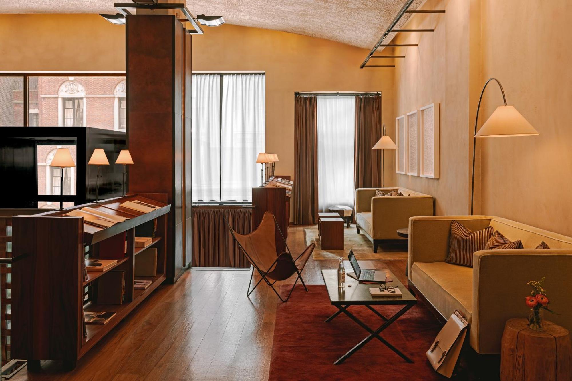 Chambers Powered By Sonder Hotel 4*