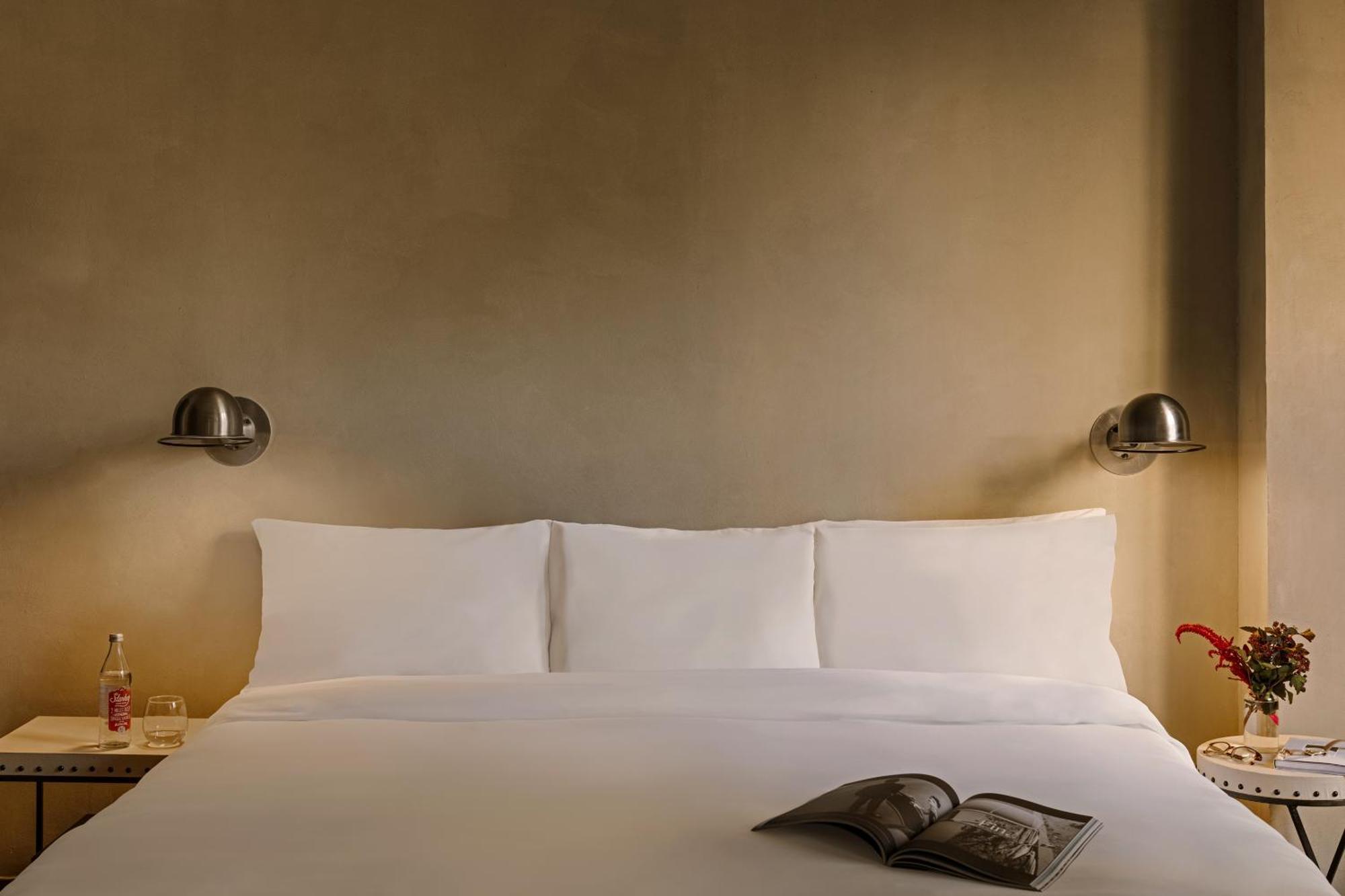 Chambers Powered By Sonder 4*