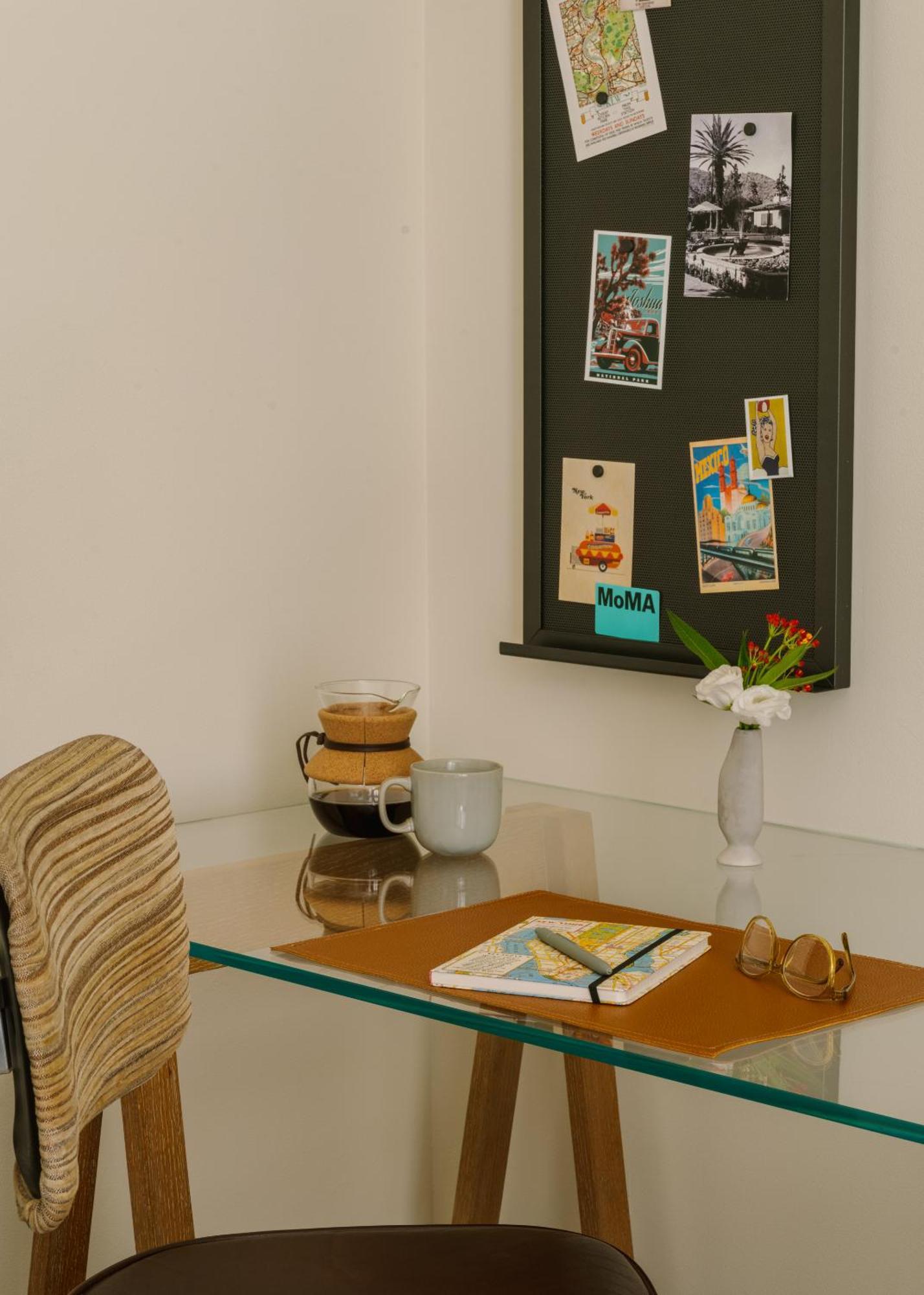 Chambers Powered By Sonder Hotel 4*