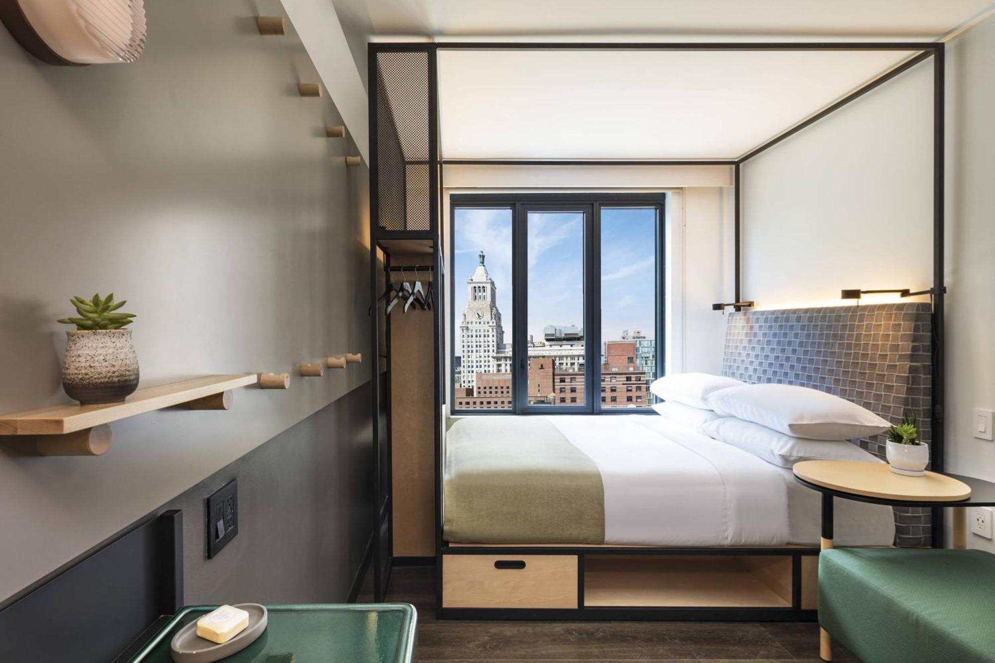 Moxy Nyc East Village Hotel 4*