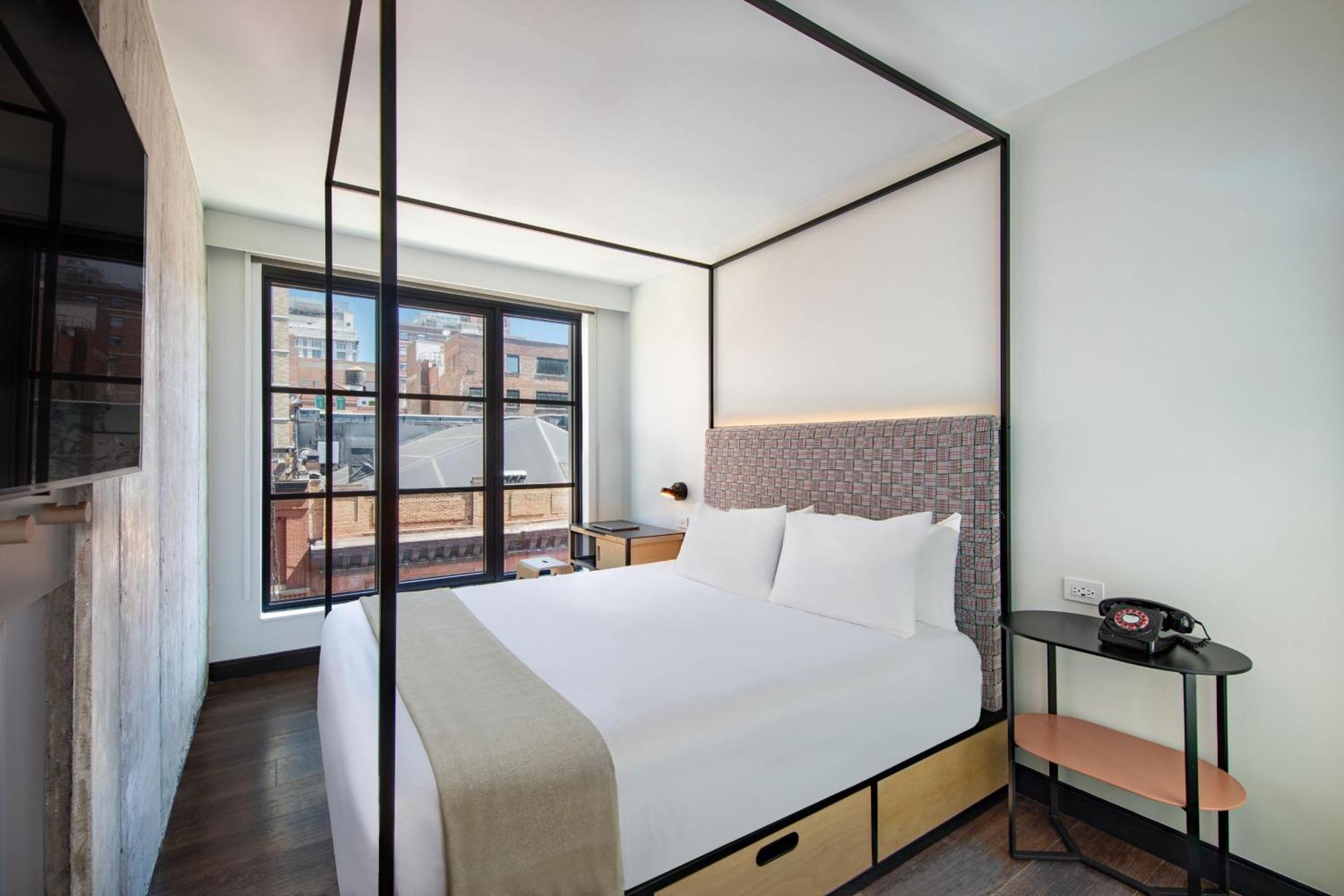 Moxy Nyc East Village 4*