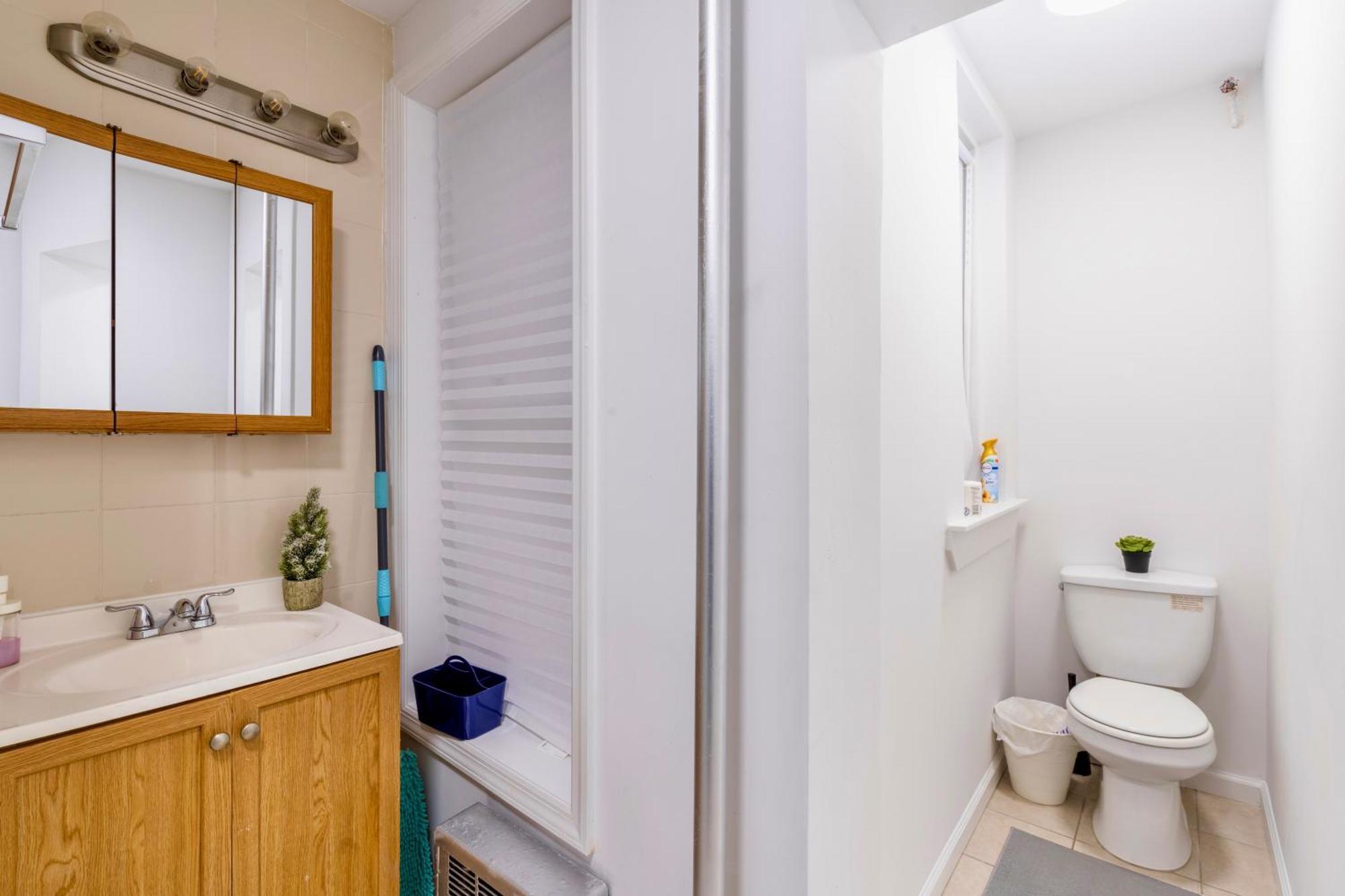 Homelike In The Heart Of China Town Apartment