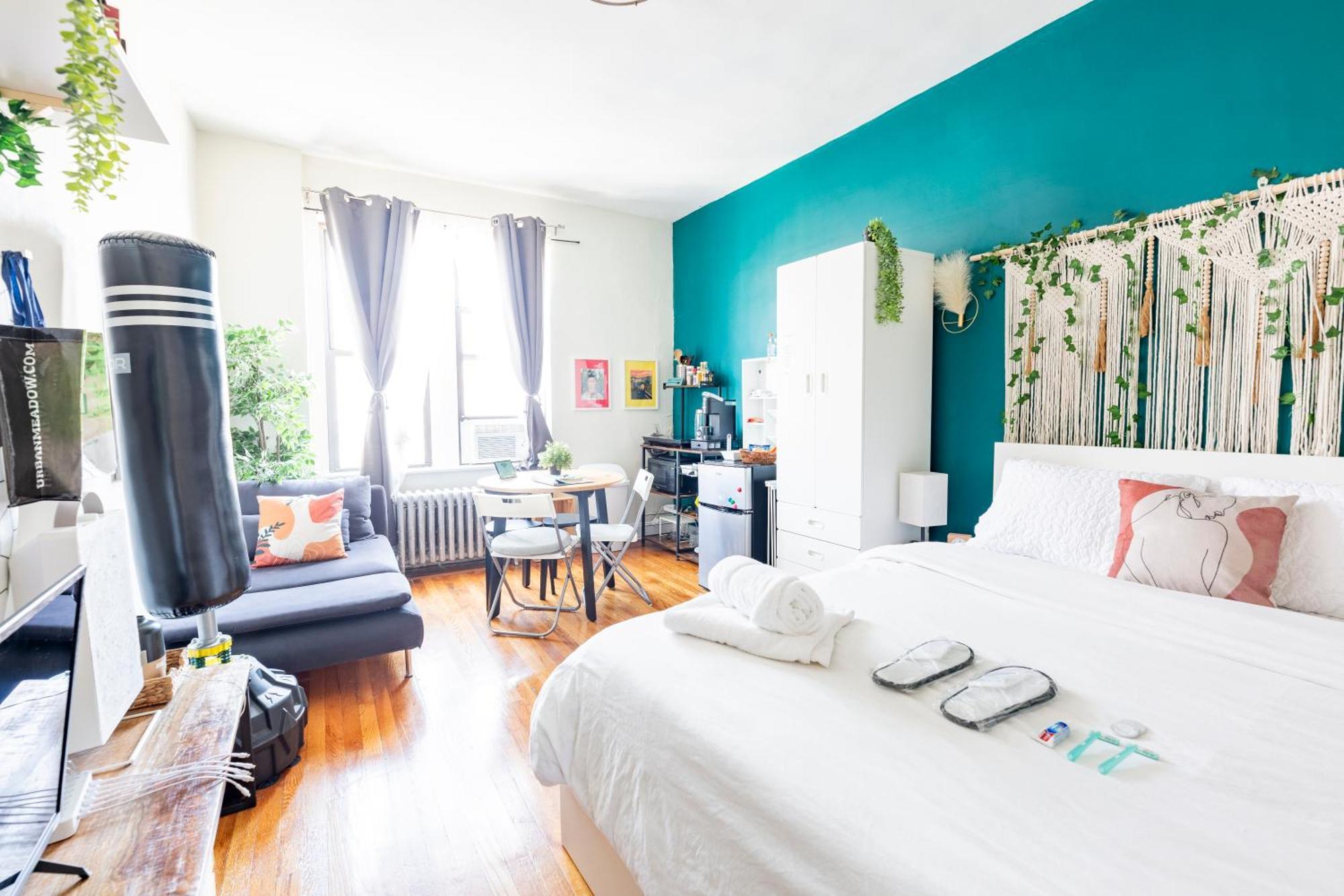 Apartment Boho By Delicate Only 25 Min To Times Square Near Citi Field, Us Open Shared Bathroom Cat Friendly Only