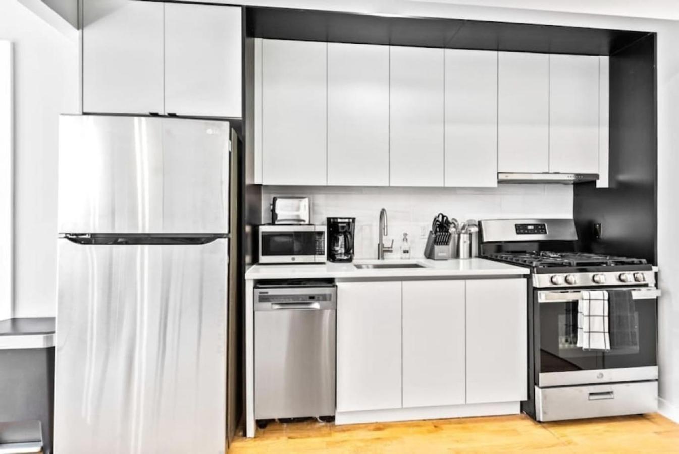 Luxe Studio With Charming Juliet Balcony * New York
