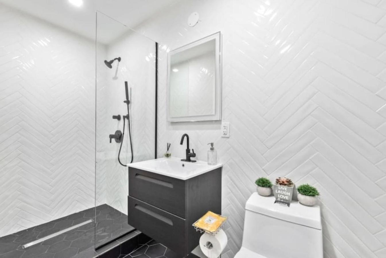 Luxe Studio With Charming Juliet Balcony Apartment New York