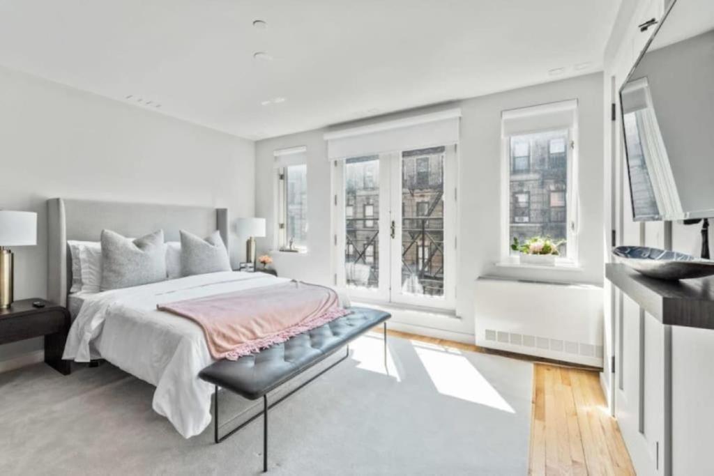 Luxe Studio With Charming Juliet Balcony * New York
