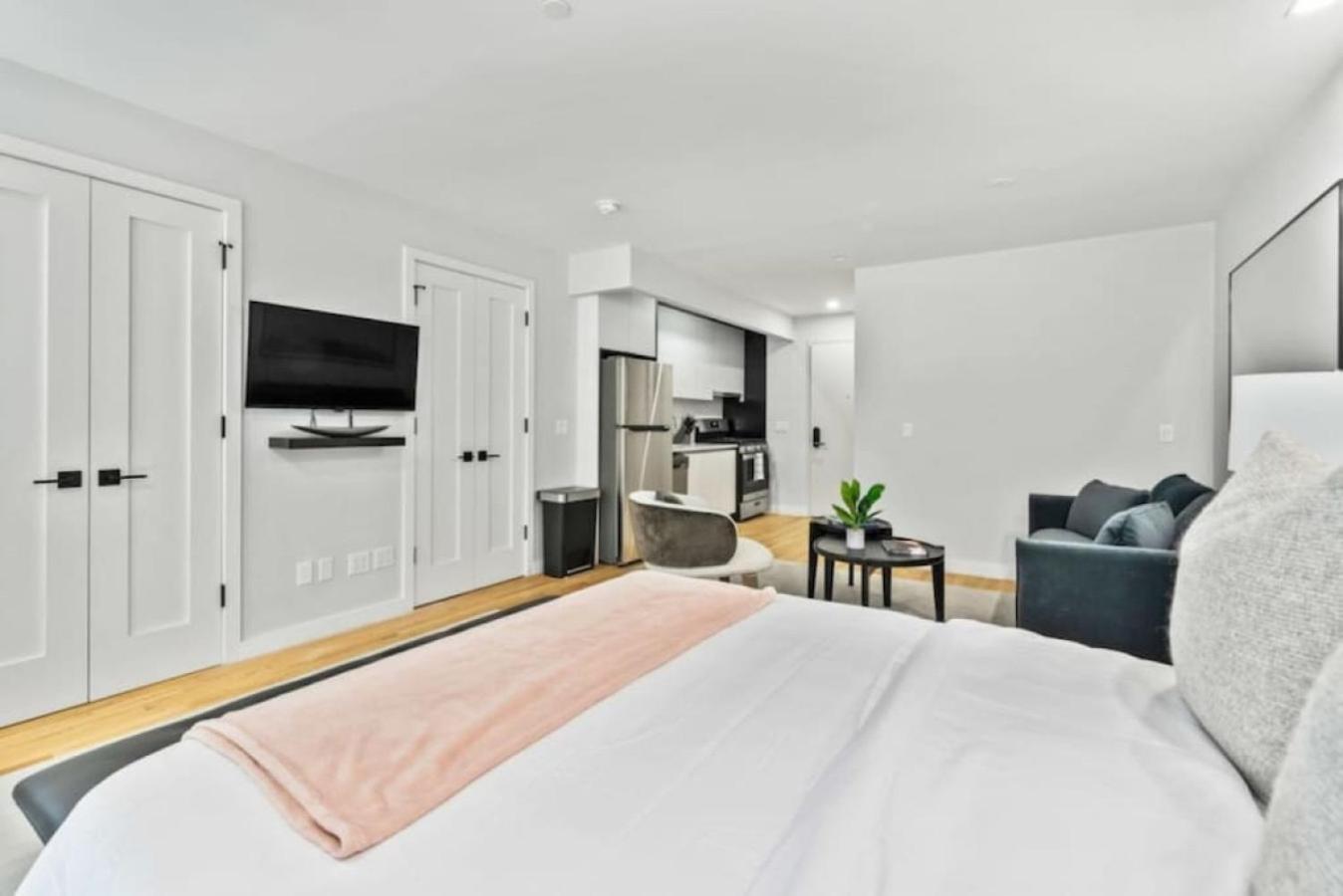 Luxe Studio With Charming Juliet Balcony Apartment New York