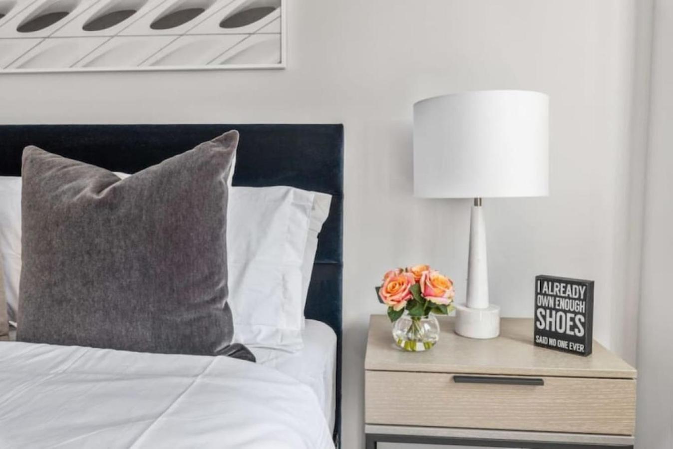 Apartment Luxe Studio With Charming Juliet Balcony New York