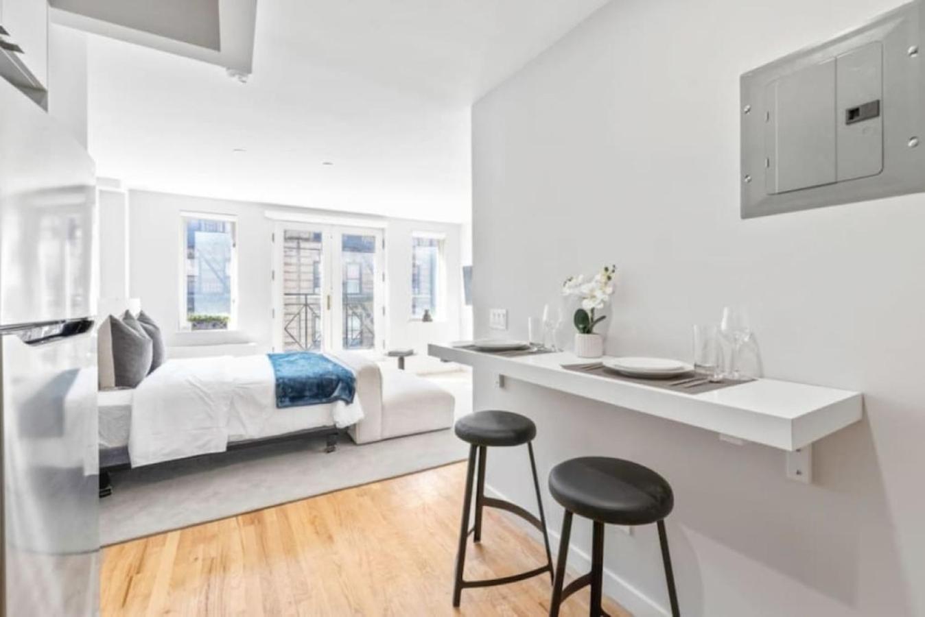Luxe Studio With Charming Juliet Balcony New York
