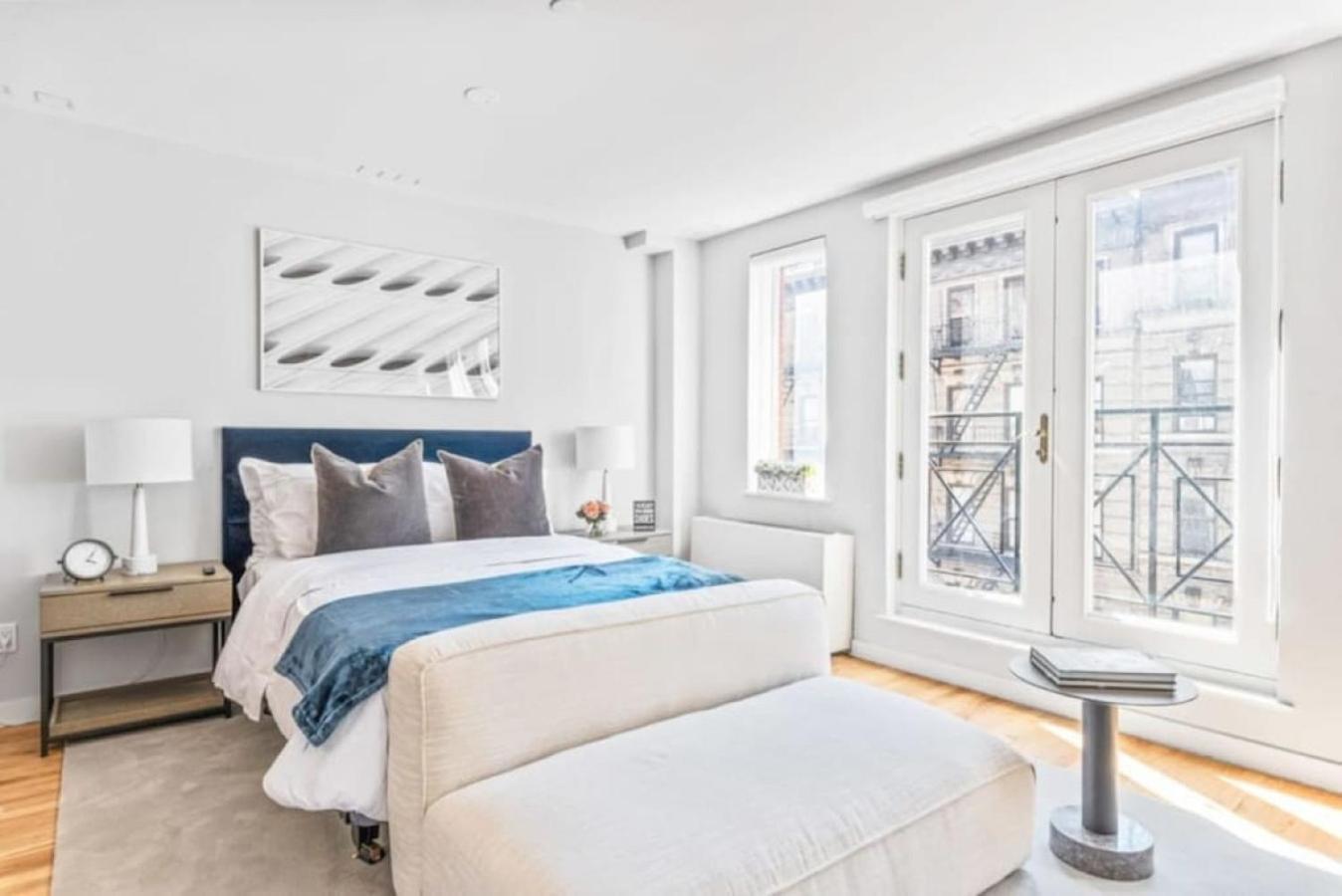 Luxe Studio With Charming Juliet Balcony Apartment *
