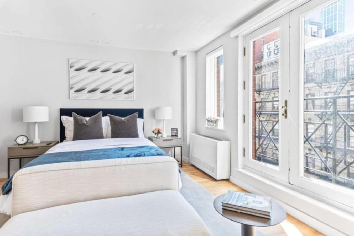 Apartment Luxe Studio With Charming Juliet Balcony New York