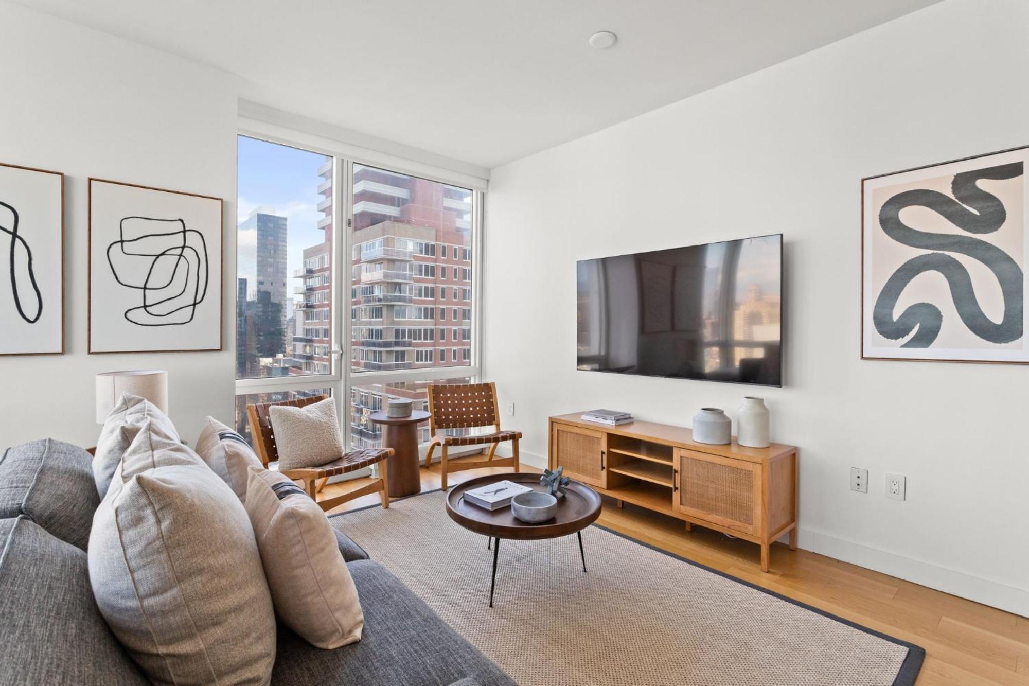 1 Bd Luxury With Stunning Views *