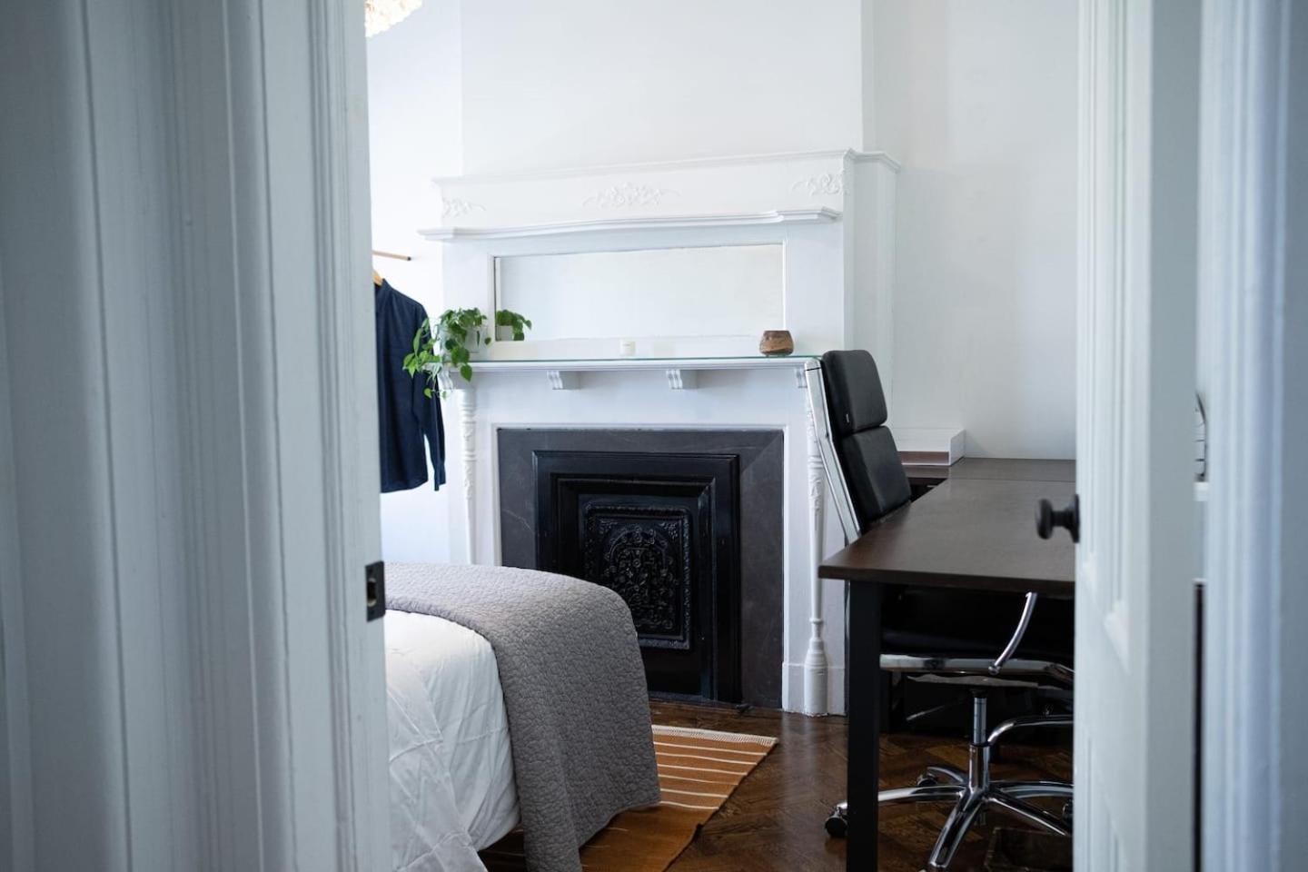 Two Story Luxury Brooklyn Brownstone Homestay