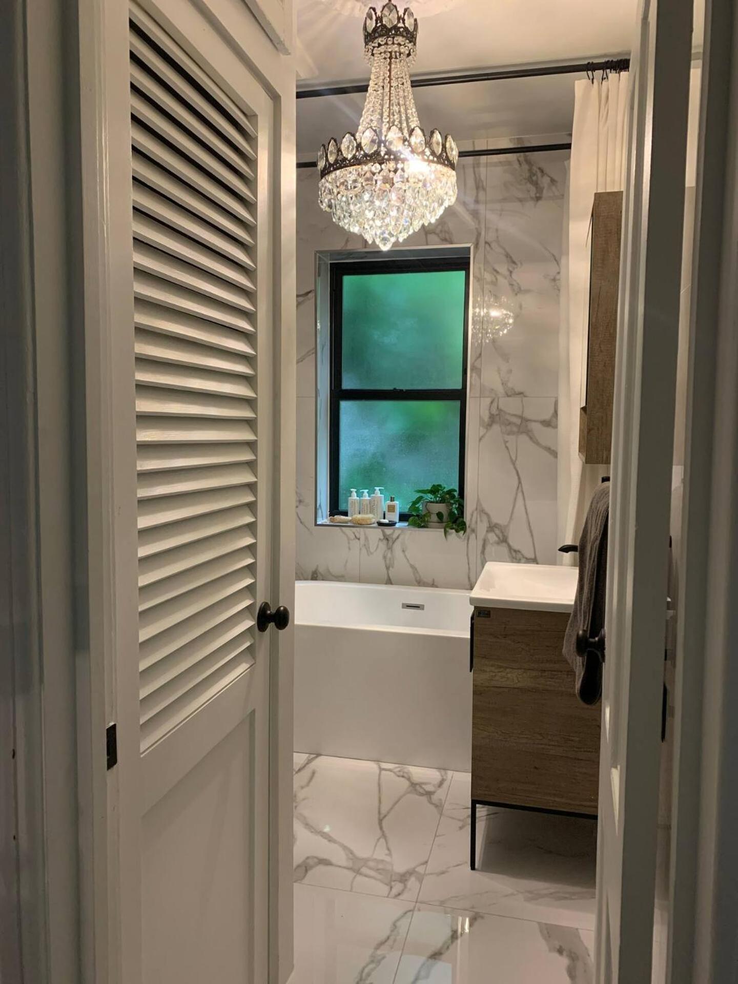 Two Story Luxury Brooklyn Brownstone Homestay