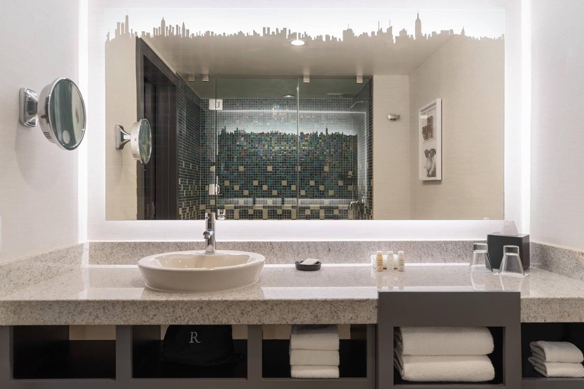 Hotel Renaissance Times Square By Marriott 4*