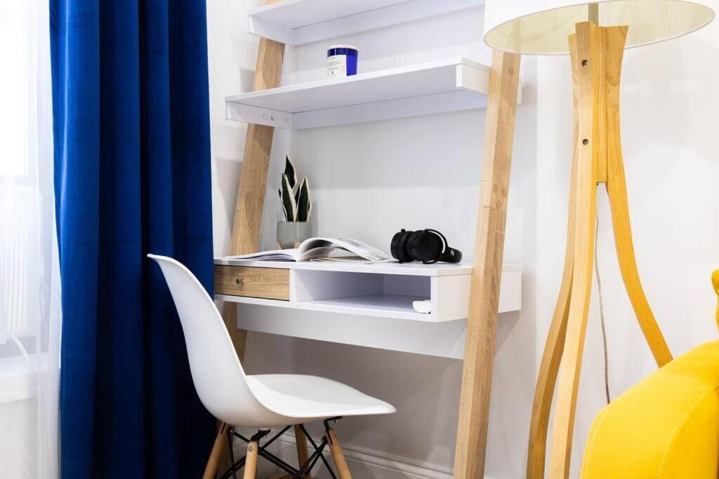 69-2d Stylish Lower East Side 1br Apartment
