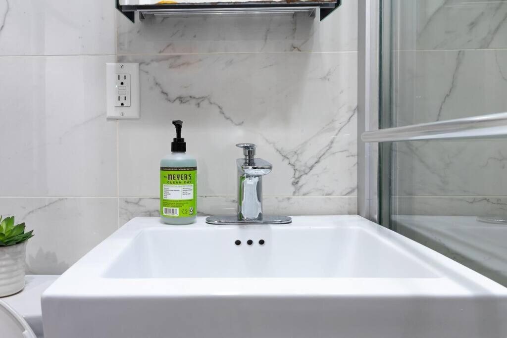 69-2d Stylish Lower East Side 1br Apartment *