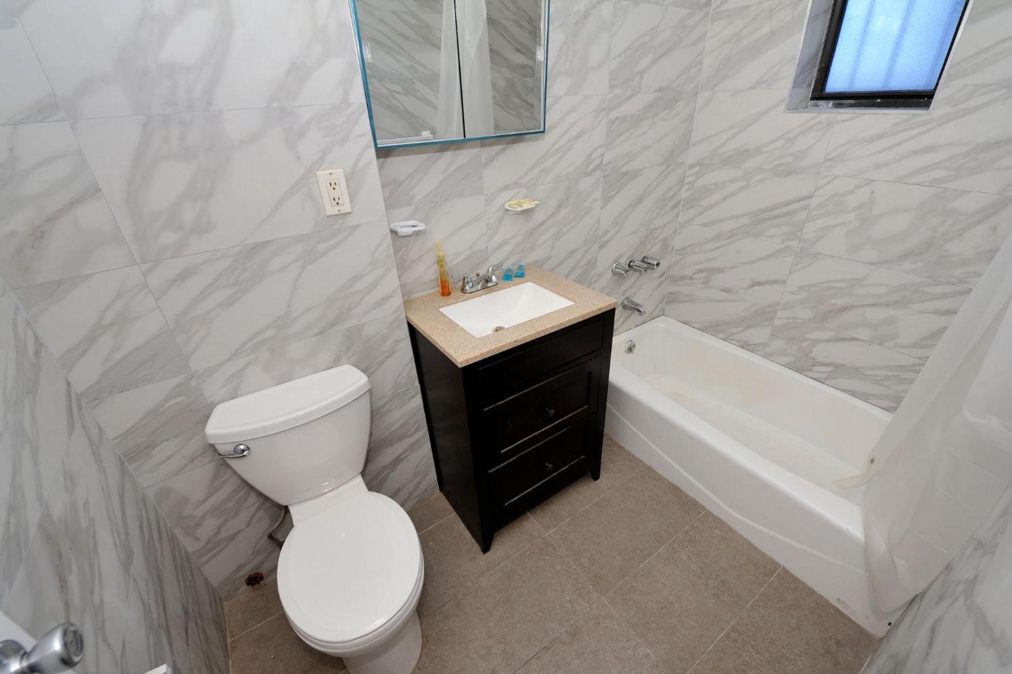 Apartment Amazing 3 Bedroom 1 Bath