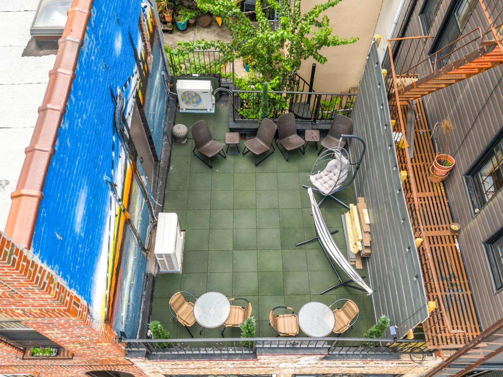 Bushwick Gem- Art Infused 2br With Rooftop At 
