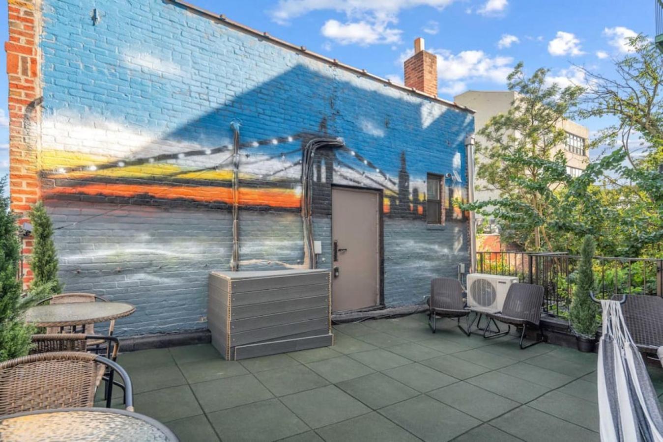 Bushwick Gem- Art Infused 2br With Rooftop At 
