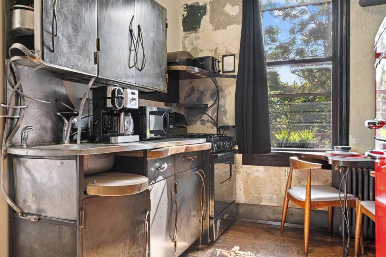 Apartment Bushwick Gem- Art Infused 2br With Rooftop At 