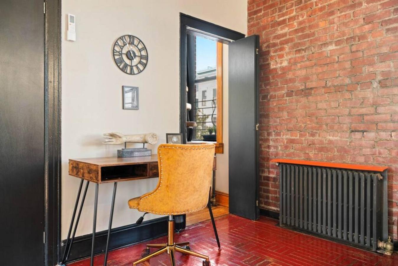 Bushwick Gem- Art Infused 2br With Rooftop At 