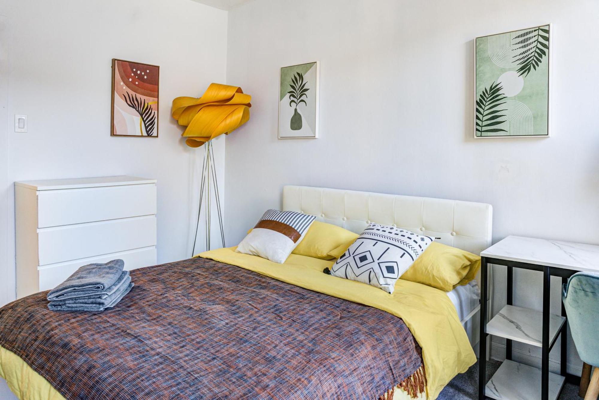 Apartment 3 Bedroom Cozy Unit In Hells Kitchen *
