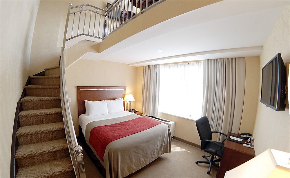 Comfort Manhattan Bridge Hotel 3*