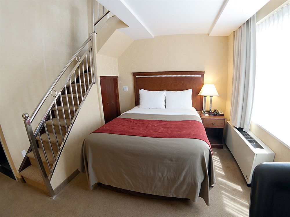 Comfort Manhattan Bridge Hotel 3*