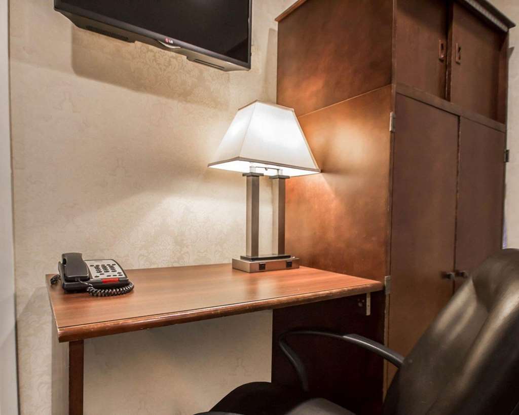 Comfort Manhattan Bridge Hotel 3*