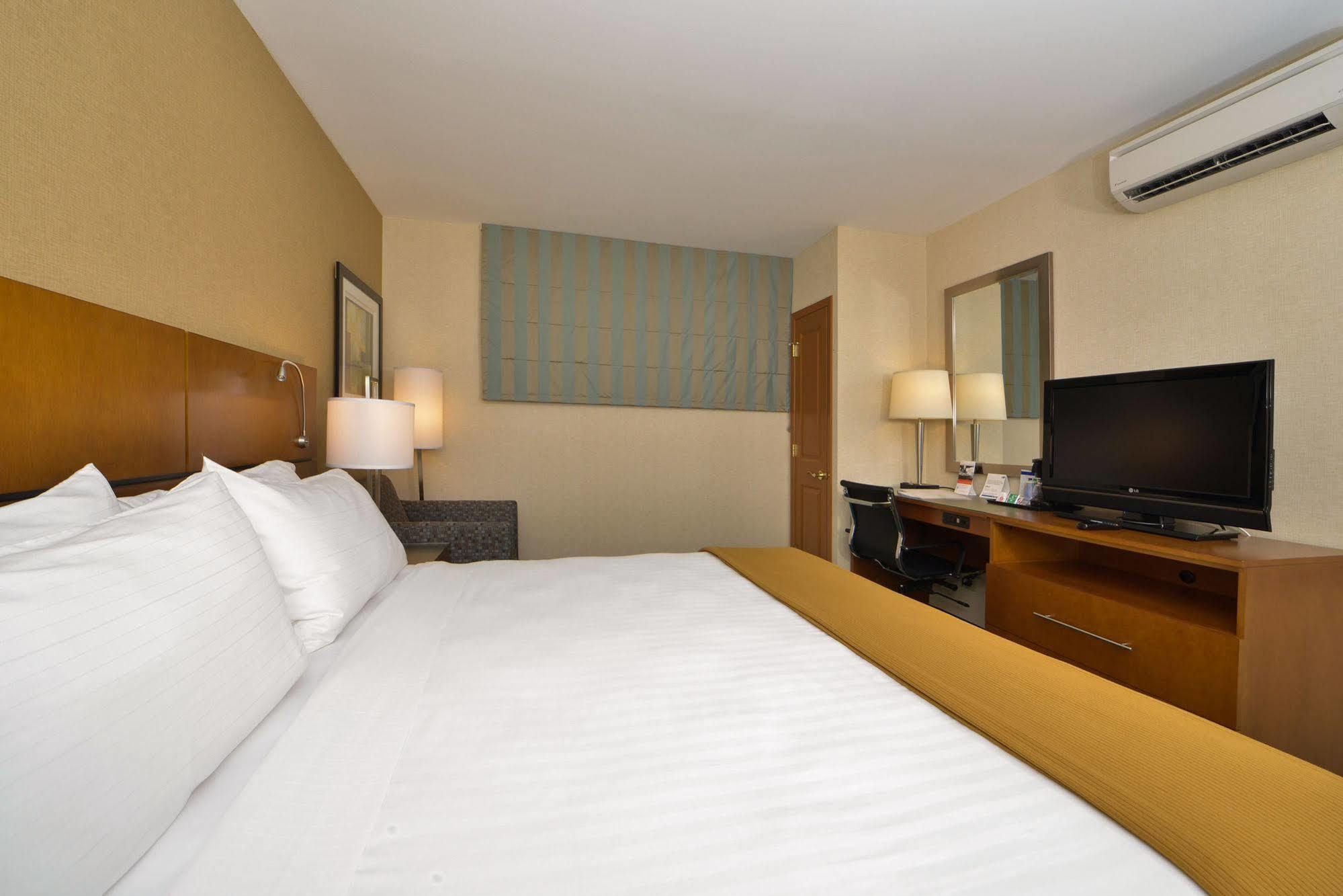 Holiday Express Kennedy Airport, An Ihg New York