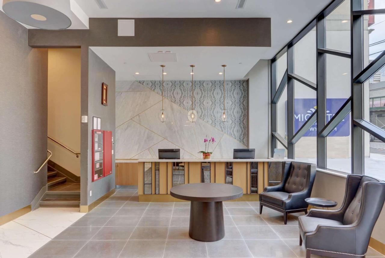 Microtel By Wyndham Long Island Hotel