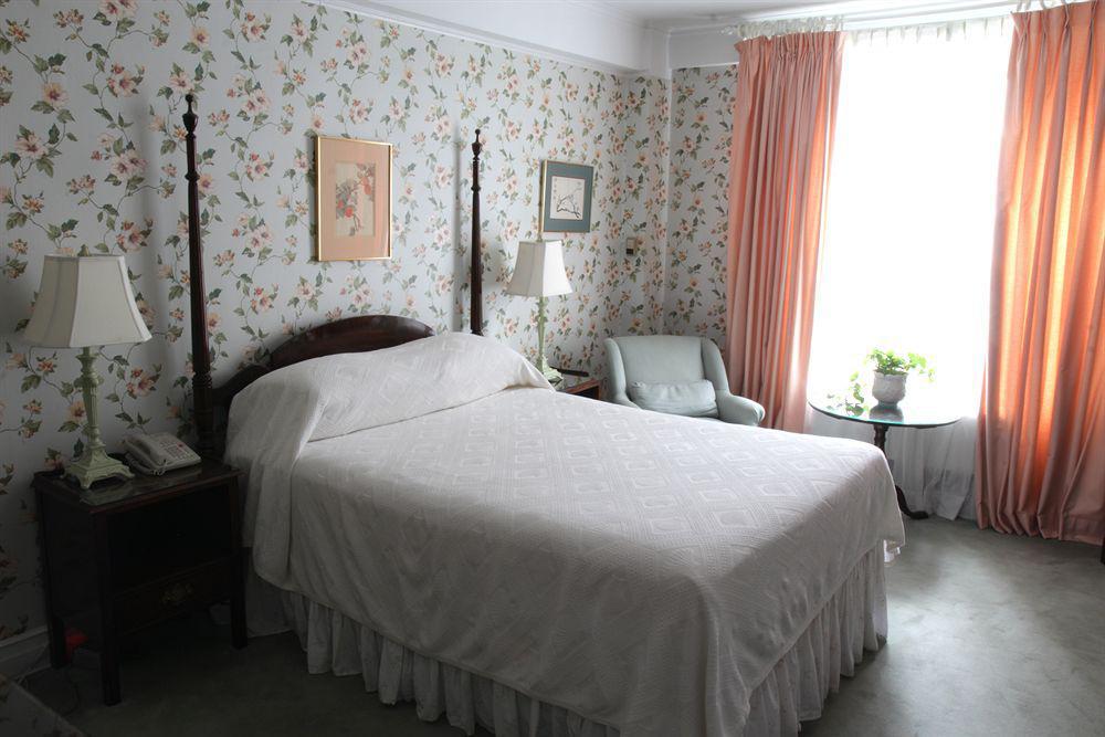 Roger Smith 3* New York