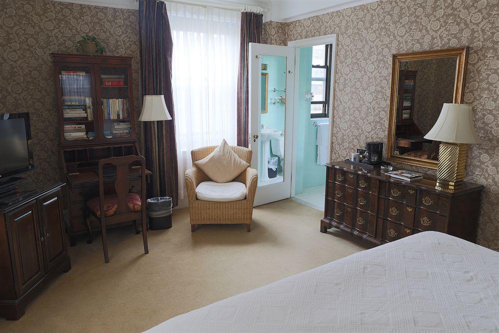 Hotel Roger Smith 3*