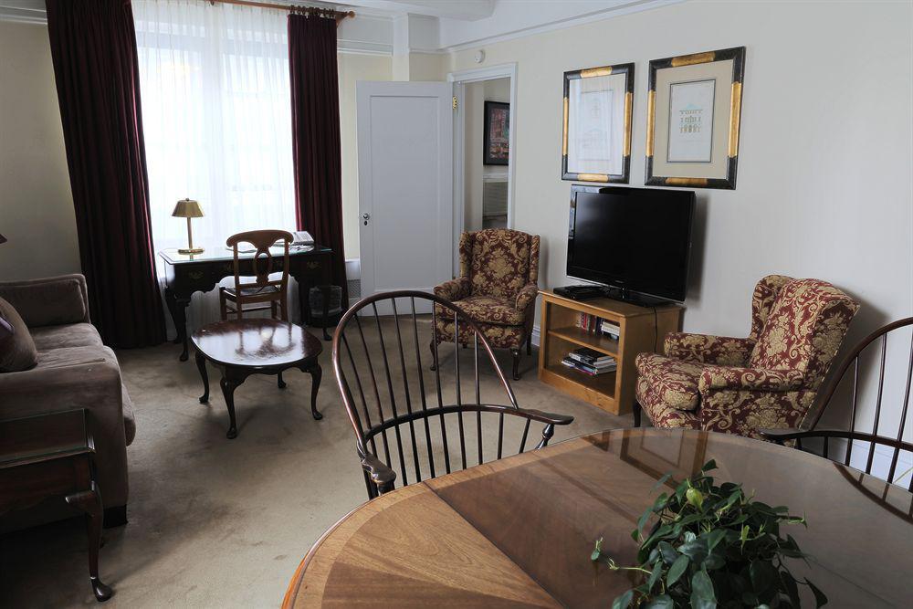 Hotel Roger Smith 3*