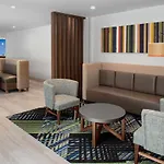 Holiday Inn Express & Suites Woodside Laguardia Airport