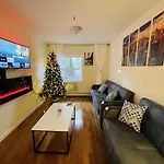 Huge Duplex 2 Bedroom-Apt Queens Nyc. A Hidden Gem