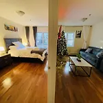 Huge Duplex 2 Bedroom-Apt Queens Nyc. A Hidden Gem