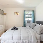 Lovely 3-Br Rental In Queens, Near Rockaway Beach