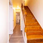 Cozy Shack 1 Bedroom Studio With Sofa And Full Kitchen In Elmhurst Ny