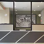 Super 8 By Wyndham Bronx Near Botanical Garden