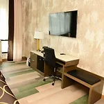 Super 8 By Wyndham Bronx Near Botanical Garden