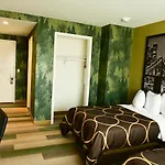 Super 8 By Wyndham Bronx Near Botanical Garden