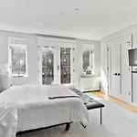 Luxe Studio Ste In Upper East Side With Charming Juliet Balcony