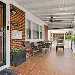 Rockaway 3 Bedroom Suite By The Sea.