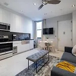 Cozy & Convenient Midtown Apartment!