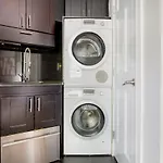 East Village 2Br W In-Unit Wd Nr Nightlife Nyc-1236