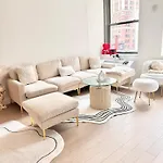 Exquisite Urban Oasis: Luxury 1 Bedroom Retreat In Downtown Manhattan