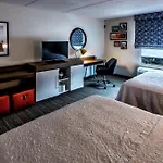 Hampton Inn & Suites Staten Island