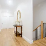 Little Manhattan Lodge